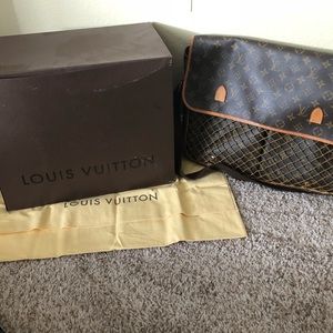 Authentic Louis Vuitton shoulder / computer bag